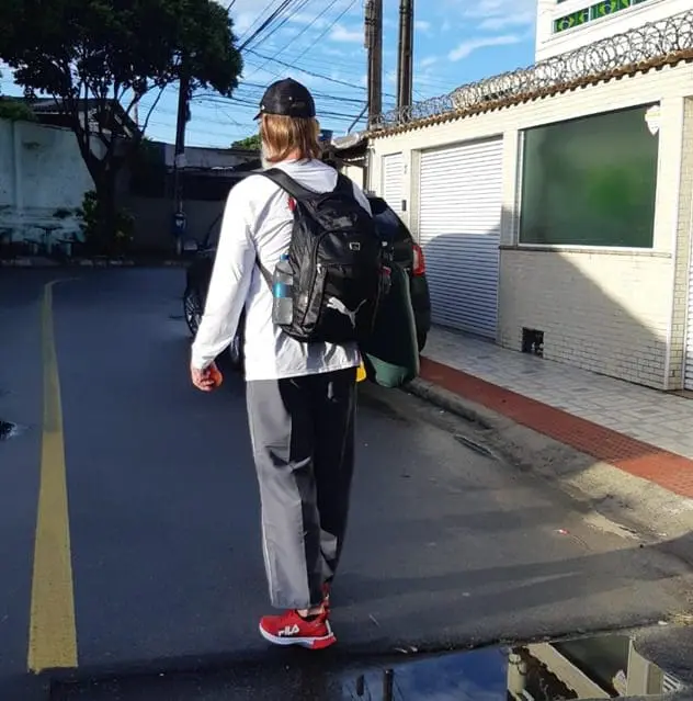 Serrano se inspira no filme "Forest Gump" para viajar mais de 500 km a pé de Vitória até Belo Horizonte