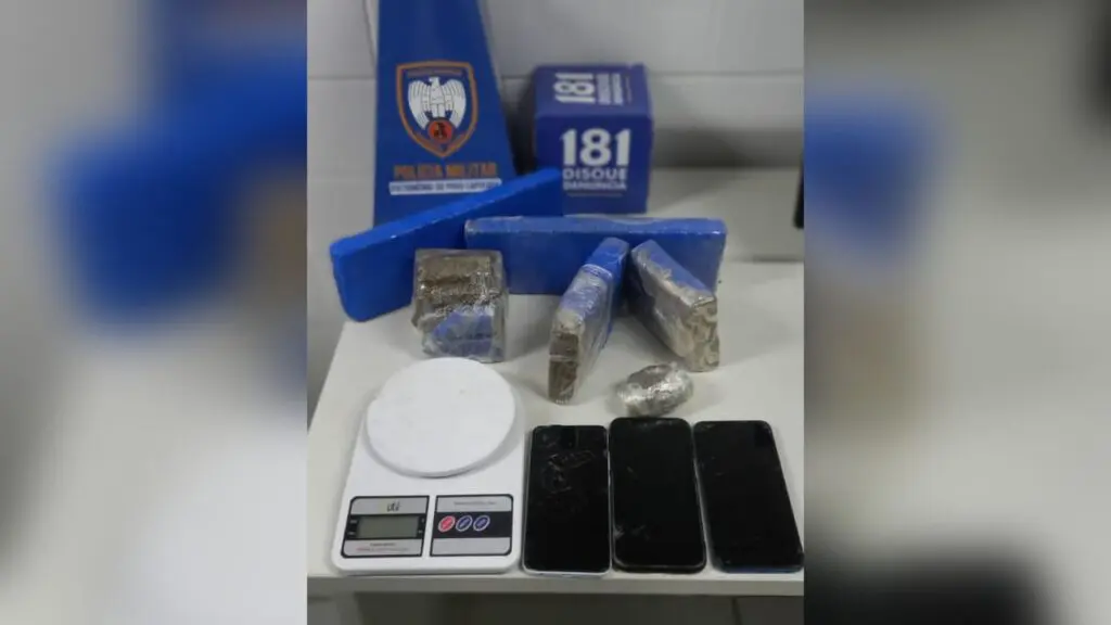 PM flagra rebanho de “queimados” em laboratório do tráfico em Taquara II