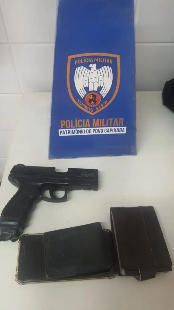 Giro Policial: casal de queimados é pego assaltando moradores com uma arma falsa