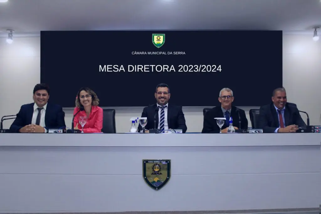 Câmara de Municipal da Serra começa o ano de 2023 com novo presidente Mesa Diretora da Câmara Municipal da Serra, eleita para o biênio 2023-2024. Presidida pelo vereador Saulo Neves, o Saulinho da Academia, ao meio e os vereadores Gilmar Dadalto (1º vice-presidente); Cleber Serrinha (2º vice-presidente), Elcimara Loureiro (1ª secretária) e Adriano Galinhão (2º secretário).