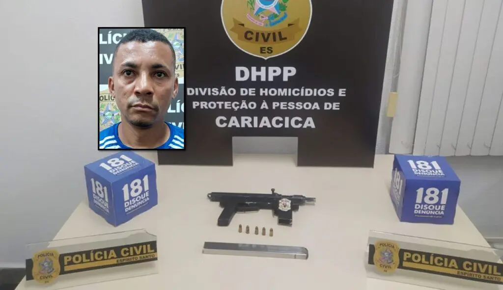 DHPP Cariacica fecha o cerco contra o crime na região e prende dois “queimados” Sobre a mesa da delegacia de polícia de Cariacica um metralhadora de fabricação caseira, e um carregador de munições