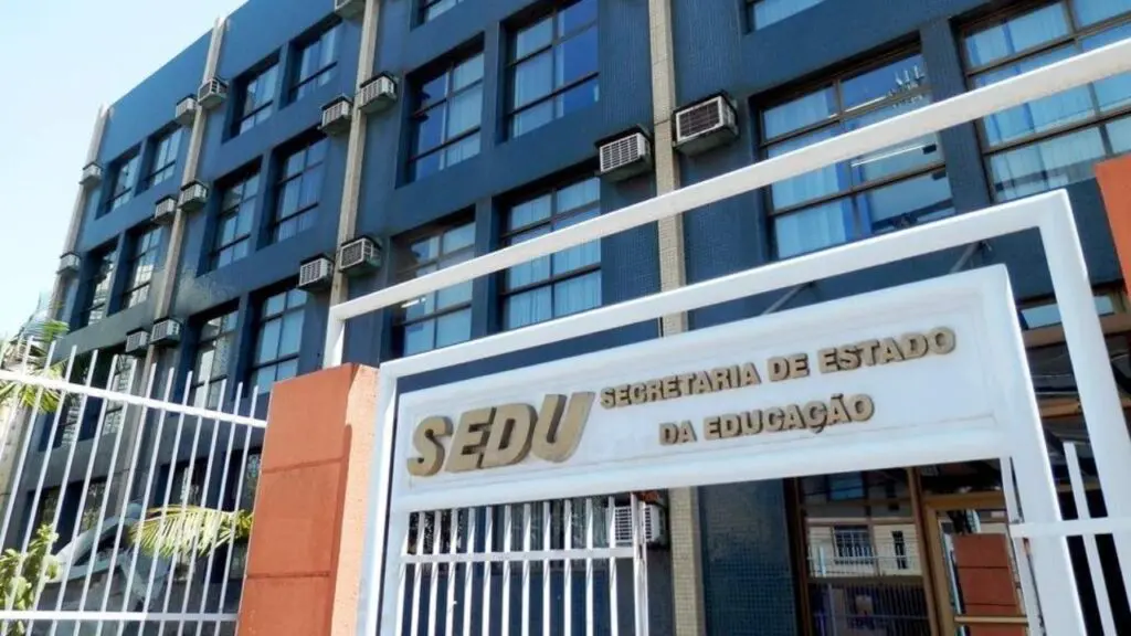 Governo do ES oferece 1.400 vagas em cursos de Educação Profissional para alunos de nível médio Foto da fachada da SEDU ES