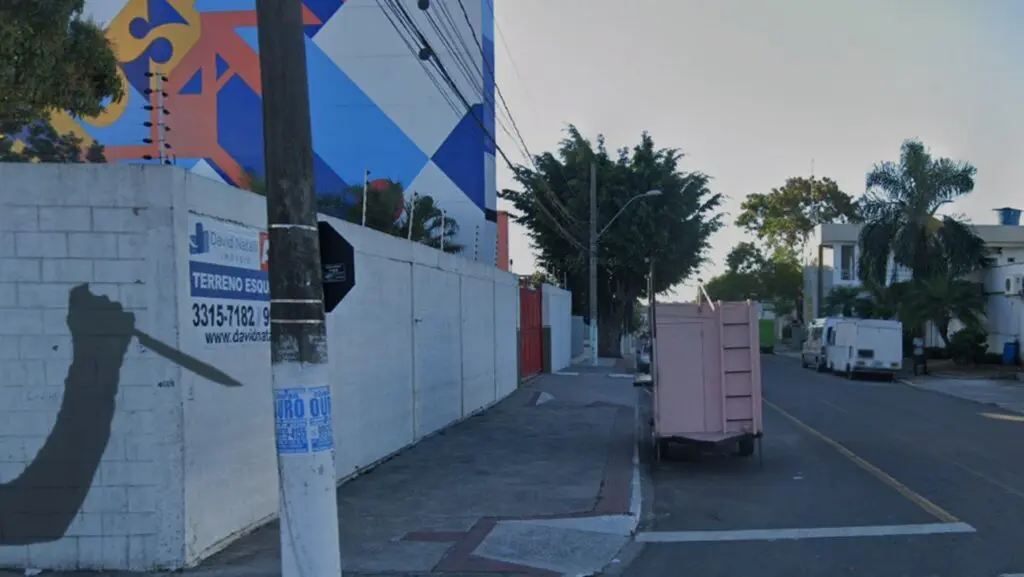 Homem é esfaqueado nas costas e tem o celular furtado em Laranjeiras