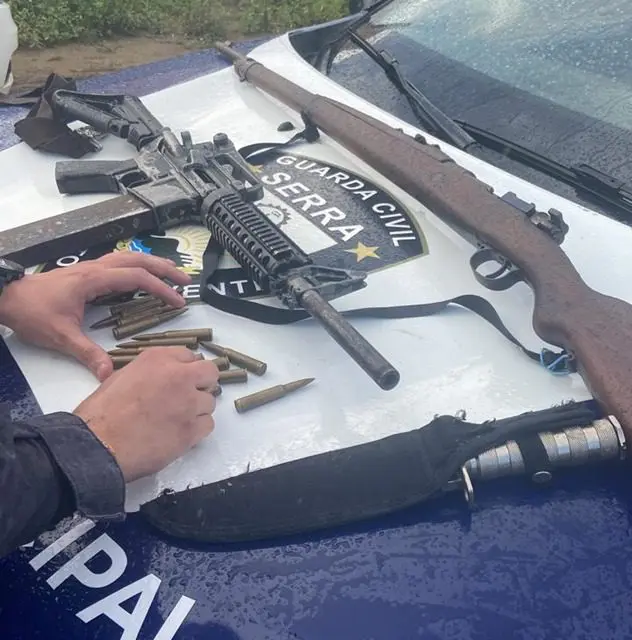 Traficante ostenta fuzil nas redes sociais e uma semana depois é apreendido pelo ROMU na Serra