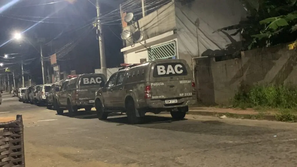 Polícia Militar arrochando com força diversas biqueiras em bairros da Serra