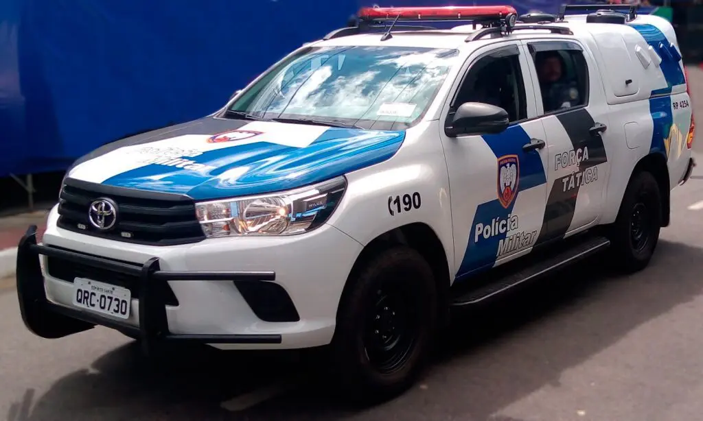 Polícia Militar aperta o cerco contra “biqueiras” que resulta em “vapor” detido e drogas apreendidas na Serra Foto de uma viatura da Força Tatica da Polícia Militar