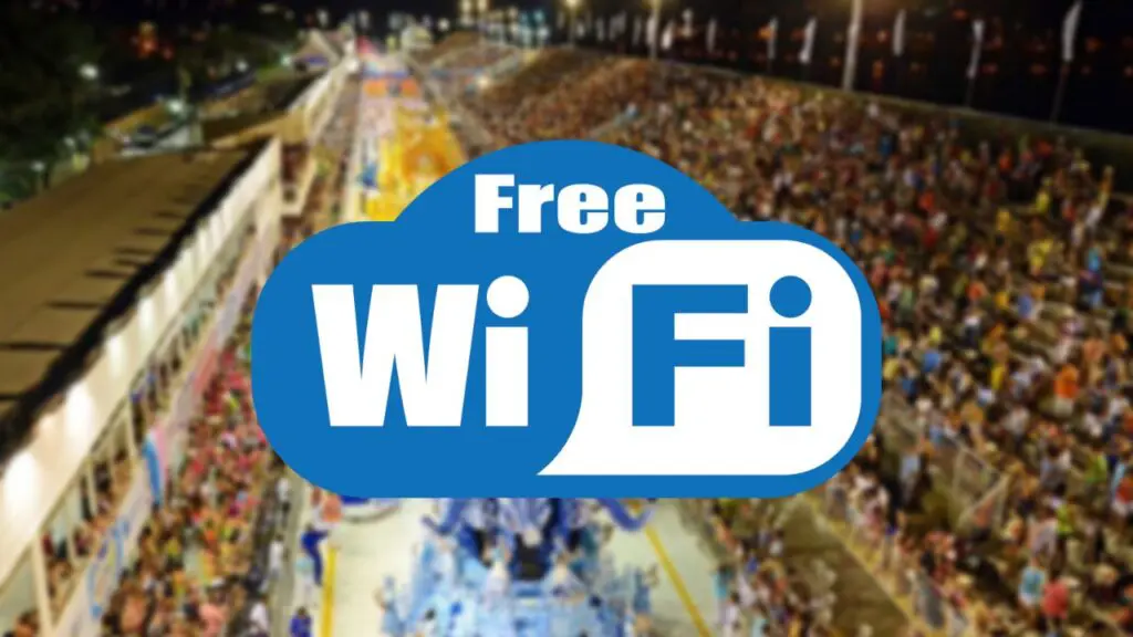 Prefeitura de Vitória disponibiliza Wi-fi grátis a foliões que estiverem curtindo o carnaval no Sambão do Povo Arte de divulgação do Wi-fi gratuito oferecido pela Prefeitura de Vitória, uma logo em azul e branco escrito free Wi-Fi e ao fundo desfocada a imagem aérea do desfile de uma escola de samba no Sambão do Povo em Vitória