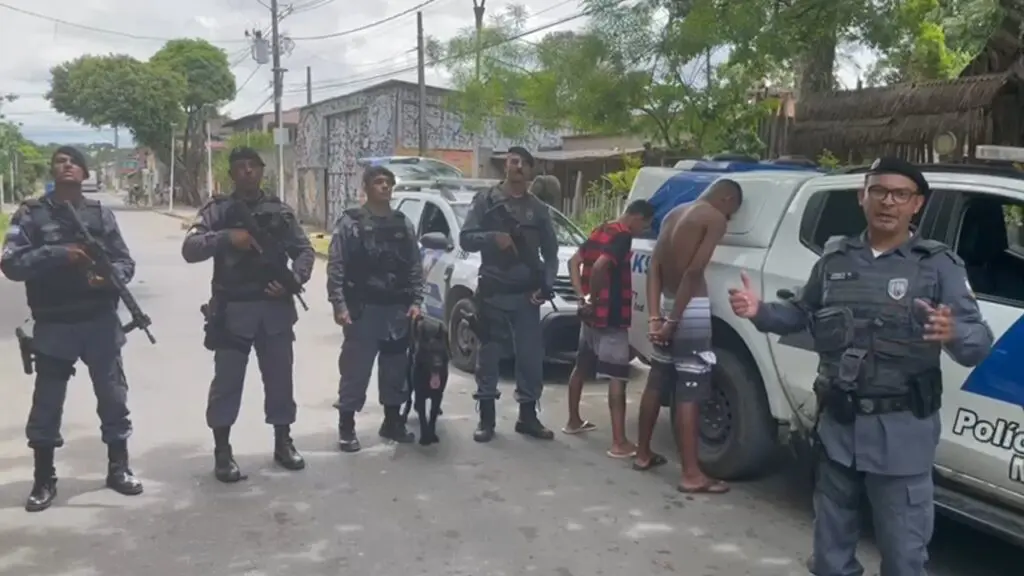 Traficantes anunciam toque de recolher, mas acabam recolhidos pela PM em Jacaraípe Militares da 14° Cia Ind