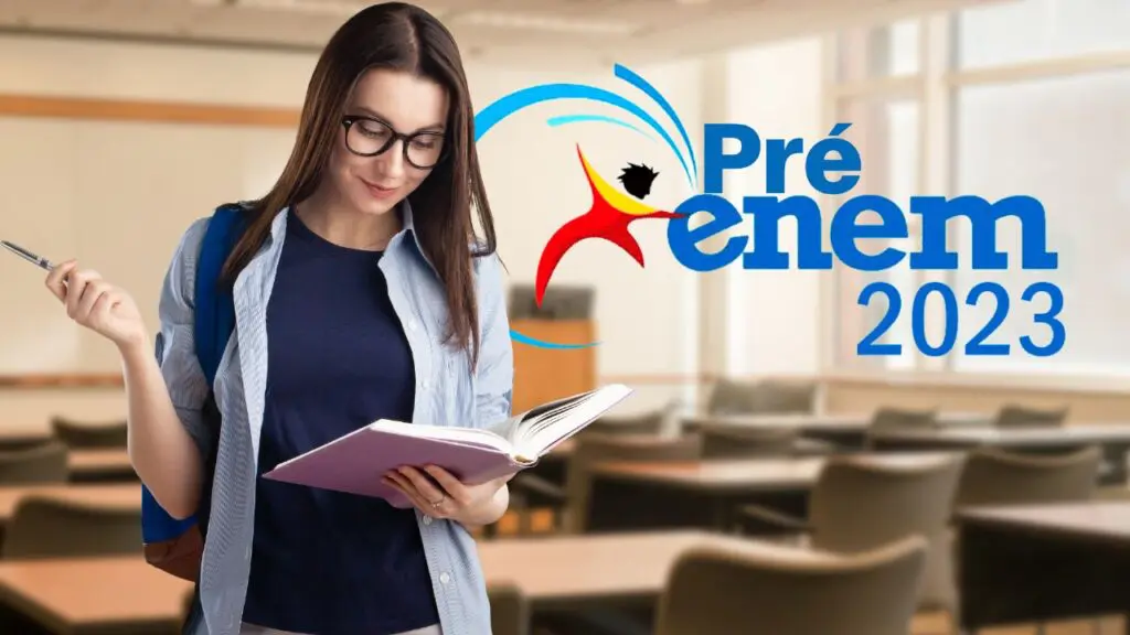 SEDU prorroga inscrições para Pré-ENEM 2023 e oferece nova oportunidade para estudantes no ES Arte com uma estudante segurando um livro em uma mão e na outra uma caneta, ao fundo desfocada uma sala de aula e ao lado da jovem estudante a legenda Pré-Enem 2023