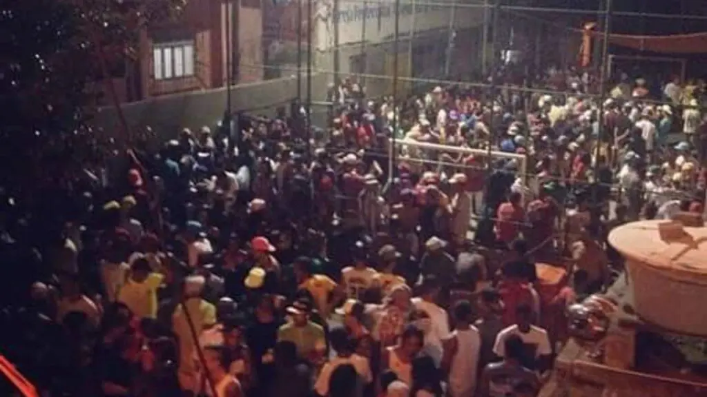Adolescentes da Serra desaparecem por 3 dias após baile funk em Vitória Quadra com centenas de jovens participando de um baile funk
