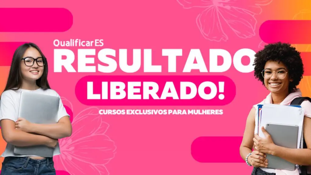 Qualificar ES divulga lista de classificadas nos cursos exclusivos para mulheres Arte Qualificar ES fundo, rosa pink com a mensagem, Qualificar ES, Resultado Liberado! Curso exclusivo para Mulheres e com duas alunas nos cantos da imagem segurando livros