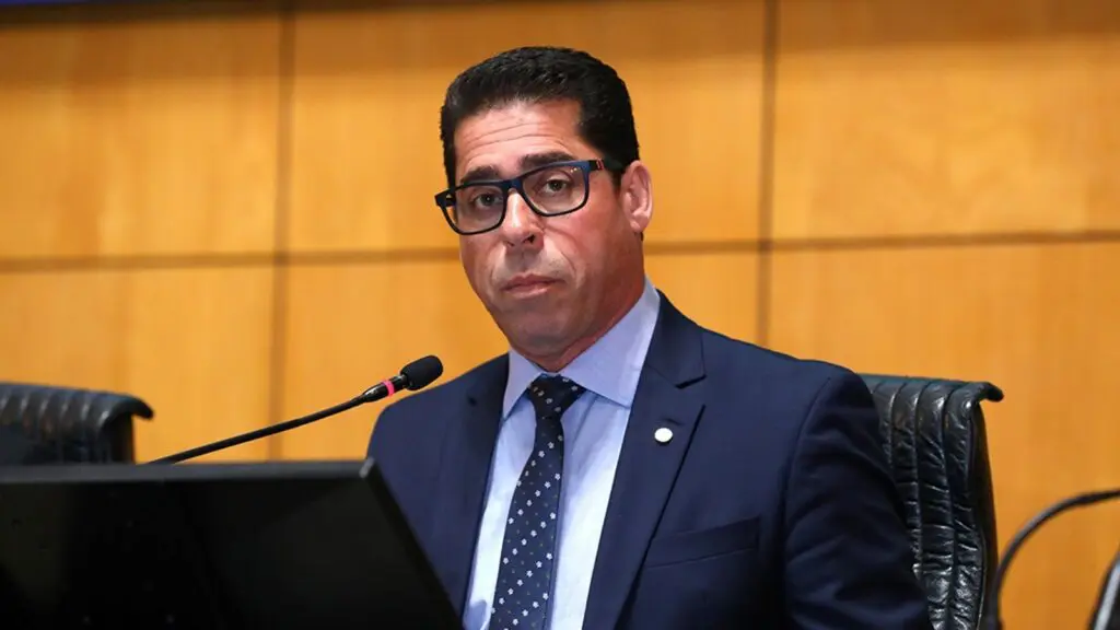 Presidente da ALES emite nota de repúdio após deputado estadual ser “expulso” da Câmara da Serra Foto do Deputado Estadual Marcelos Santos, presidente da ALES