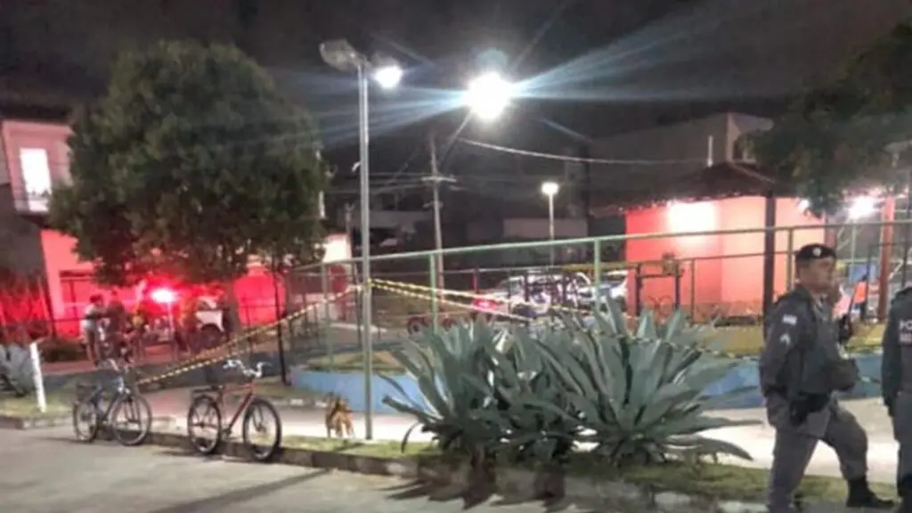 Homem é executado a tiros e outras 3 pessoas são baleadas em praça na Serra