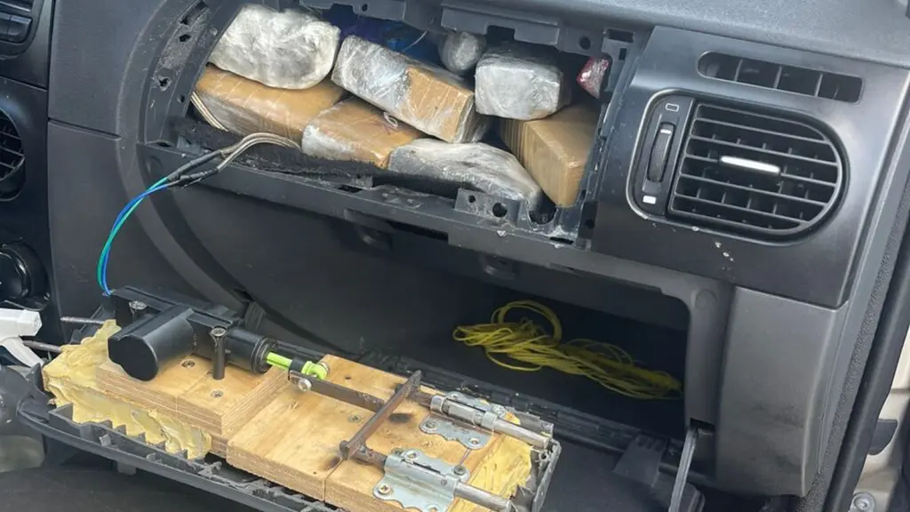 compartimento secreto do carro