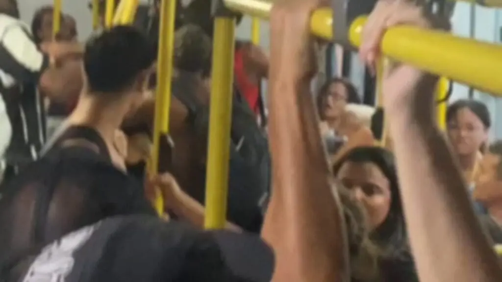 Vídeo: treta sem limite aterroriza passageiros dentro de ônibus na Serra
