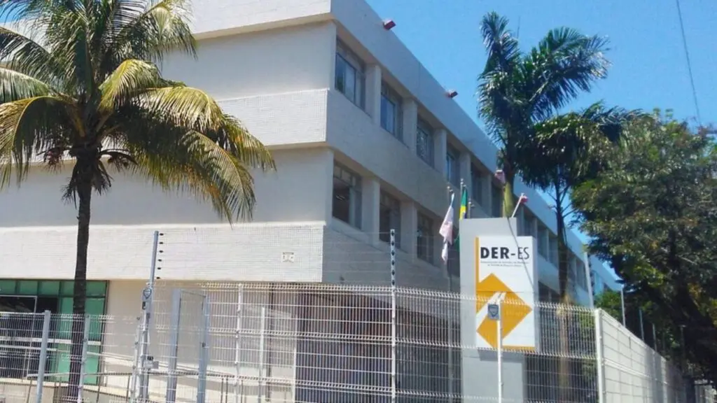 DER-ES abre inscrições para concurso com salários de R$ 8 mil Foto da fachada da DER-ES