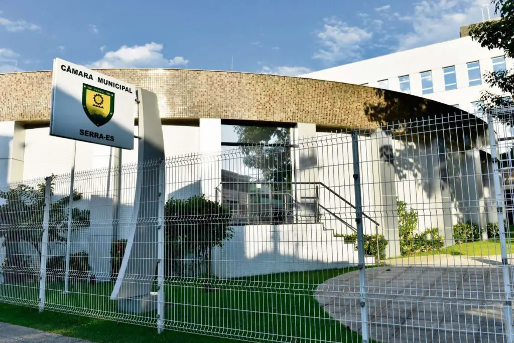 Fachada da Câmara Municipal da Serra