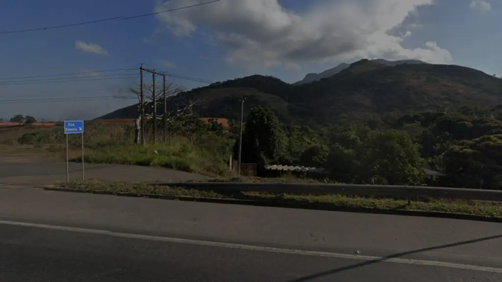 Assaltante atira com uma submetralhadora em motorista de aplicativo na Serra Vista da BR-101 da entrada do bairro nova Carapina I