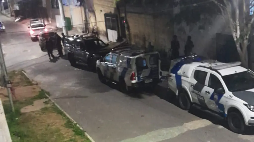 Polícia Militar ocupa as ruas do bairro Planalto Serrano após os frenéticos tiroteios