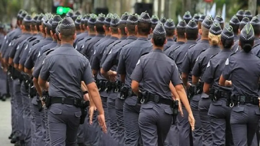 Deputado capixaba quer aumentar idade de ingresso na Polícia Militar Policiais militares em forma