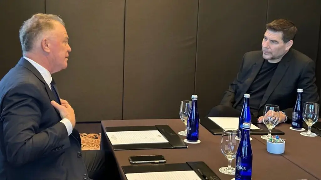 Governador do ES de férias nos EUA se encontra com executivo da Shein Foto da reunião entre o governador do ES Renato Casagrande, e o executivo responsável pela empresa Shein na américa latina.