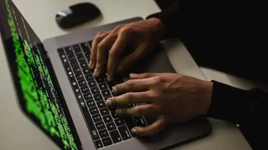Justiça capixaba determina reativação de perfil de usuária que teve conta hackeada