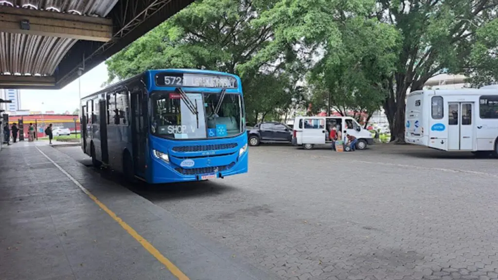 Ônibus do Transcol na Serra terão tarifa gratuita durante a votação do segundo turno da eleição Foto interna do terminal de laranjeiras