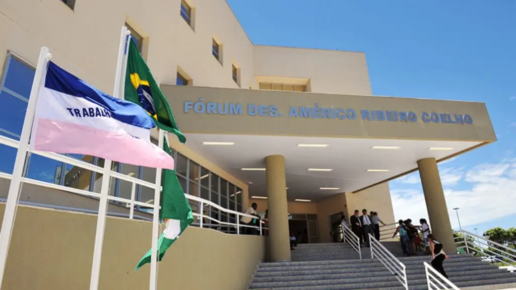 Justiça capixaba condena hospital a pagar indenização por erro médico em Cariacica fachada do fórum de Cariacica