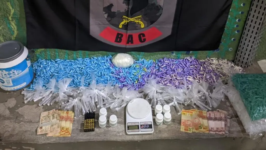 Polícia Militar detona biqueira com auxílio de cães durante operação em bairro de Vitória