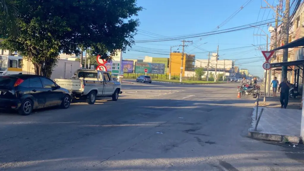 Vídeo: cidadão mostra placa de trânsito escondida e gera indignação entre os motoristas na Serra