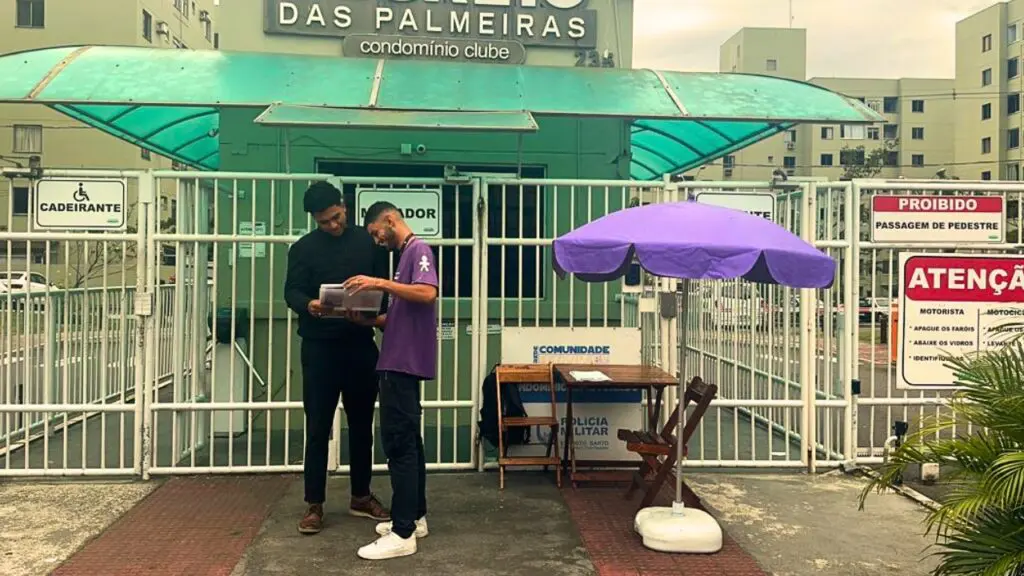 Empresa Rede Confiança, autorizada da Vivo oferta novas oportunidades de emprego em sua unidade situada na Serra Foto de colaboradores da Rede confiança