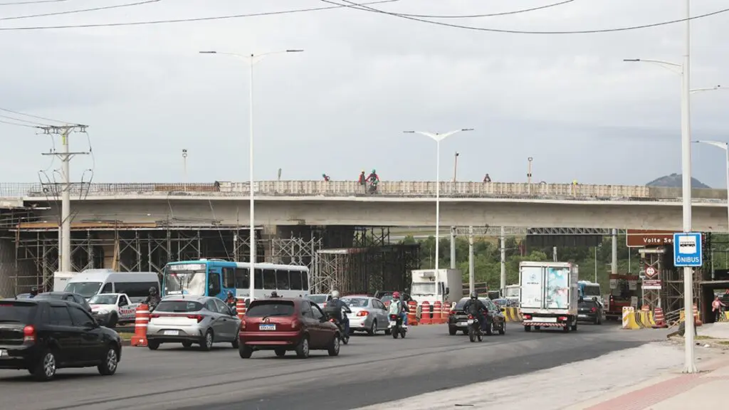 Obra do Viaduto de Carapina tem nova promessa de entrega para esse mês foto da obra do viaduto de carapina