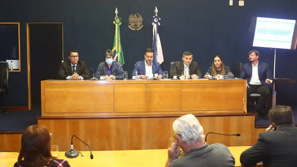 Qualidade do serviço de água e esgoto da CESAN é questionada durante reunião na Assembleia Legislativa Bancada da ALES