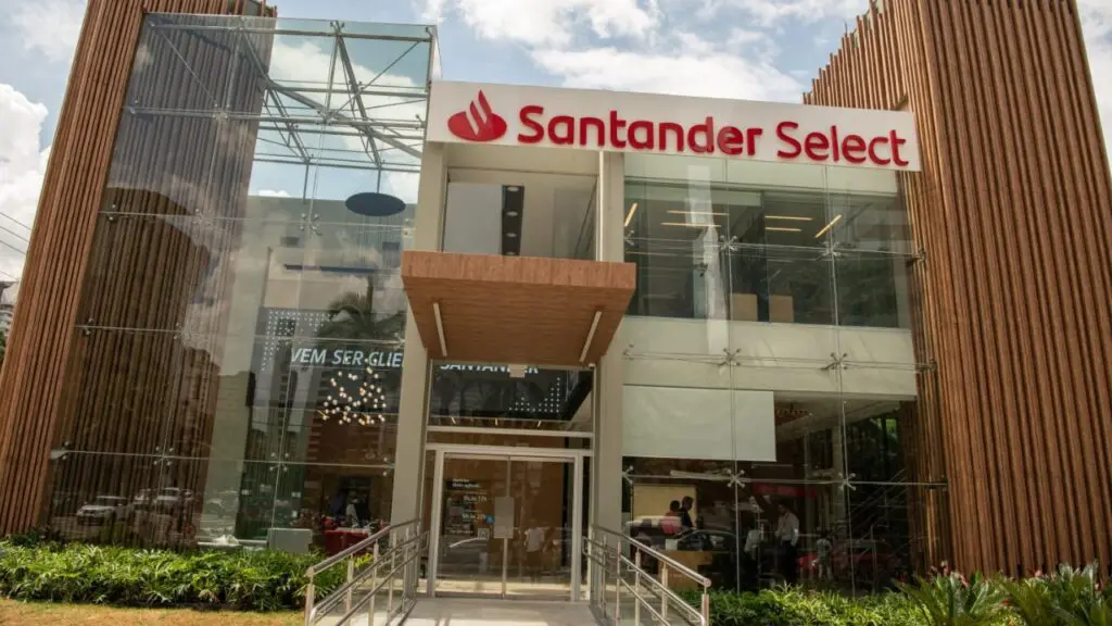 Oficial: Santander Select conta com vagas de trabalho abertas no ES Foto da fachada do Santander Select