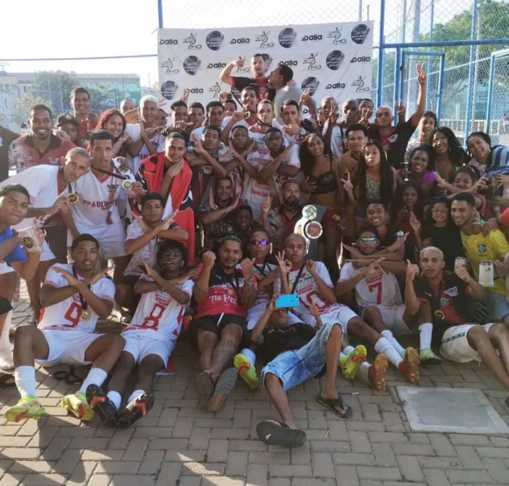 Os Crias celebrando título Grande Vitória Cup