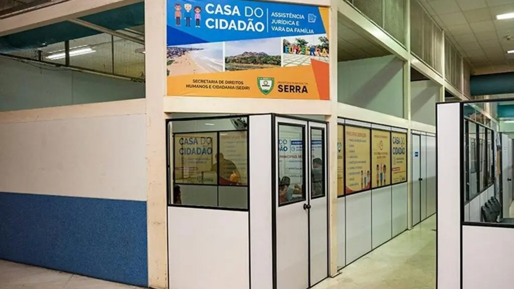 Lider comunitário perde a linha dentro do Pró-Cidadão e agride funcionário da Prefeitura da Serra Interior da casa do Cidadão na Serra