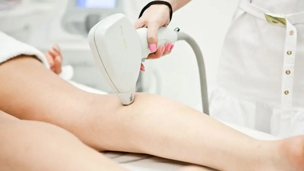 Justiça condena clínica a pagar indenização para cliente após queimaduras em procedimento estético em Aracruz Cliente recebe indenização após queimaduras em clinica de beleza