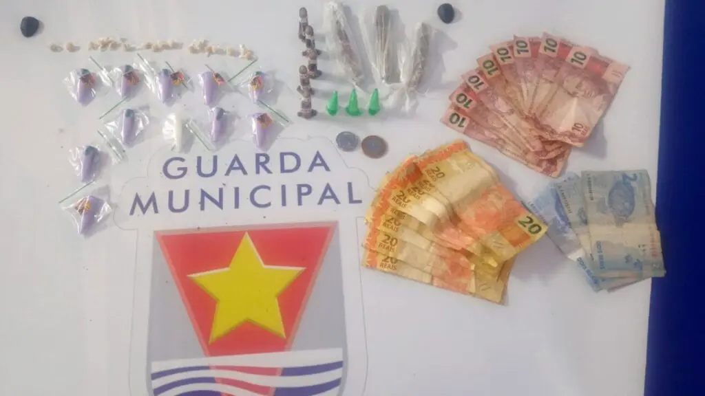 Guarda de Vitória arrocha biqueira e prendem traficantes vacilando na pista em Vila Rubim Apreensões da Guarda de Vitória