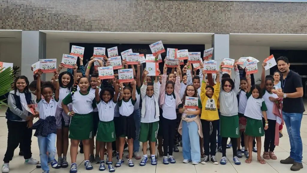 Câmara da Serra continua com as portas abertas para visita de estudantes da rede pública e particular Câmara da Serra recebe visita de estudantes