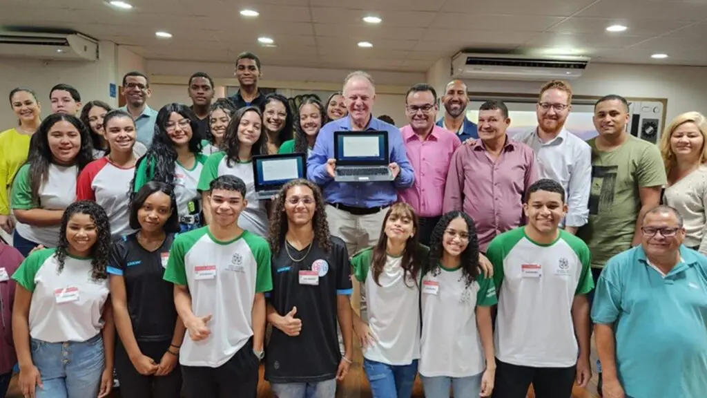 Governo do ES vai entregar quase 20 mil Chromebooks que serão distribuídos nas escolas estaduais