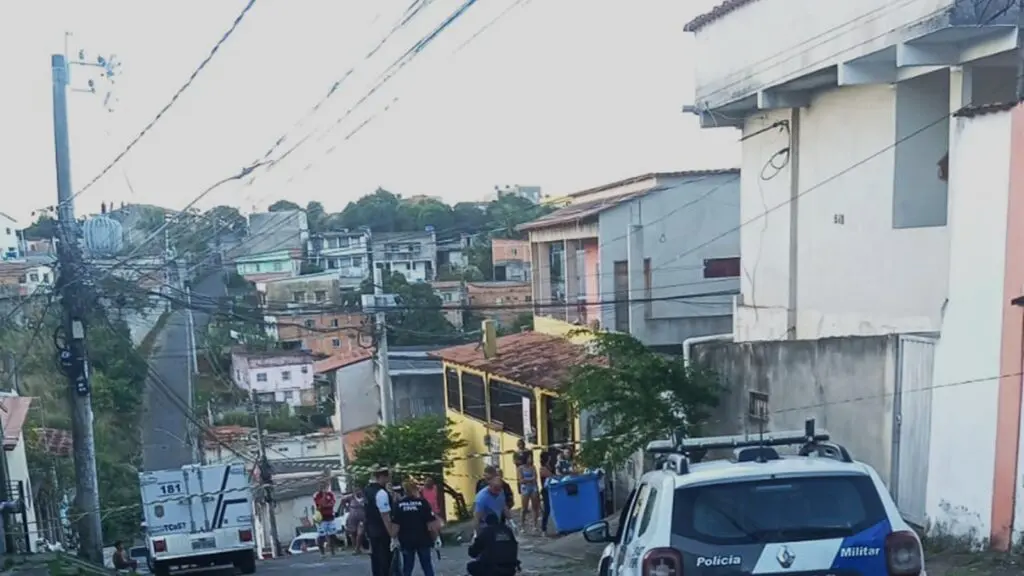 Homem morto no meio da rua com vários tiros na cabeça na região de Taquara