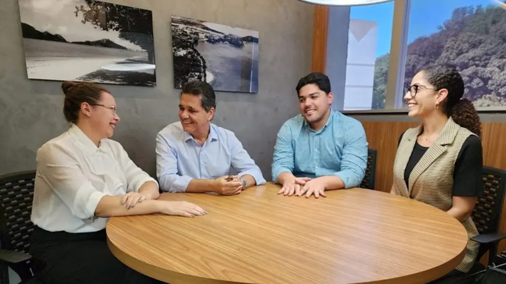 Setor de indústrias do ramo têxtil no ES fecha parceria com a empresa chinesa Shein Vice-governador Ricardo Ferraço em reunião do acordo com a Shein