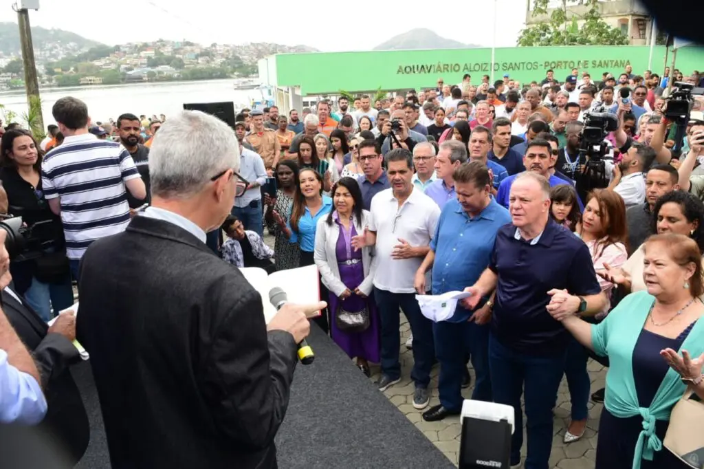 Oração marcou a inauguração do Aquaviário (Foto: Ricardo Medeiros e Maria Fernanda Conti)