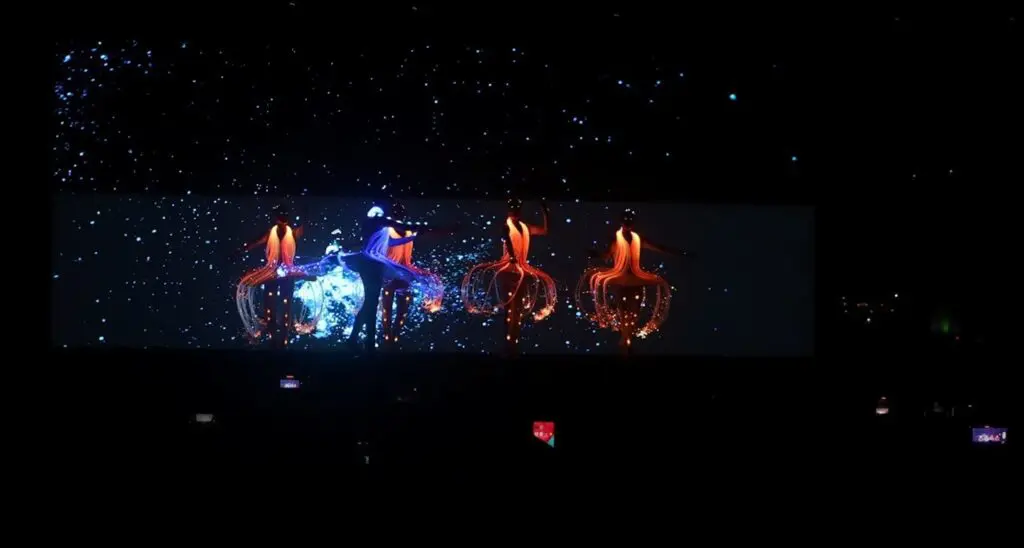 Espetáculo de balé com LED abriu a noite de celebrações da Terceira Ponte no Cais das Artes