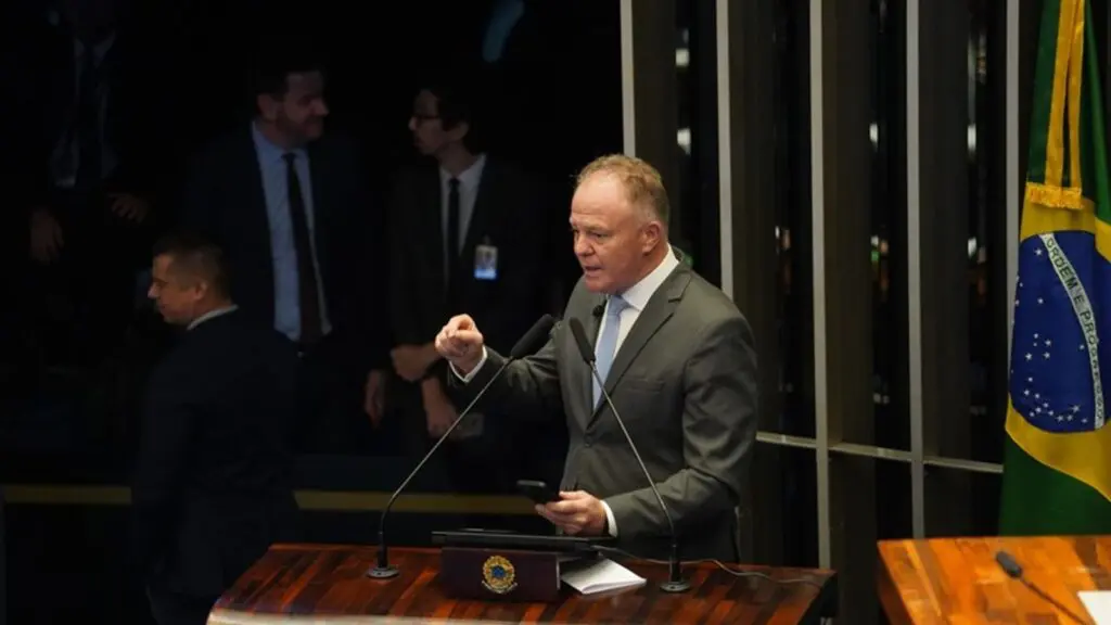 Governador capixaba discursa no Senado Federal sobre reforma tributária e os interesses do ES Renato Casagrande discursando no Senado Federal em Brasília