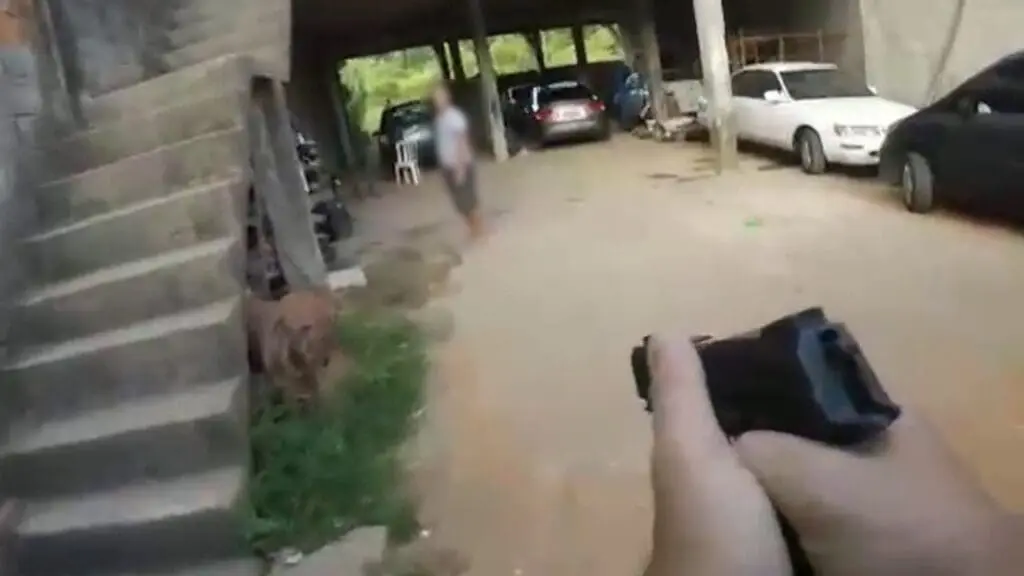 Vídeo: DHPP Serra prende condenado pela Justiça a 66 anos de cadeia por homicídio de rivais DHPP prende um dos bandidos mais perigosos da Serra.