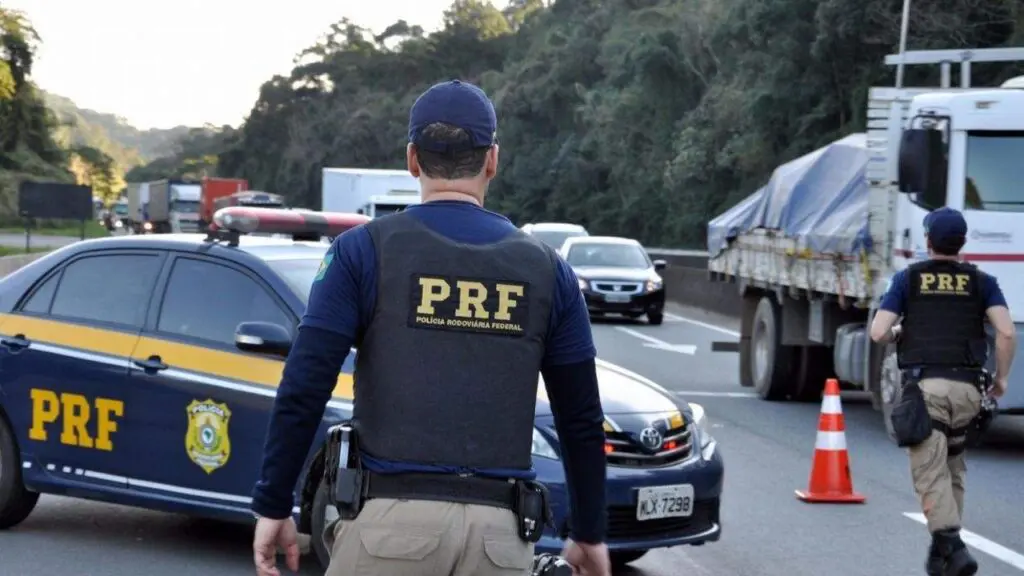 Polícia Rodoviária Federal prende na Serra suspeito que furtou veículo no interior do estado Parceria entre PRF e Eco101 monitorará BR-101.