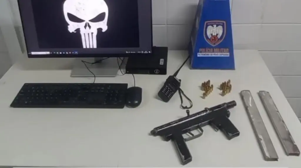 Polícia Militar apreende arma e um adolescente durante tiroteio em Planalto Serrano Policia Militar apreende adolescente e uma submetralhadora na Serra.