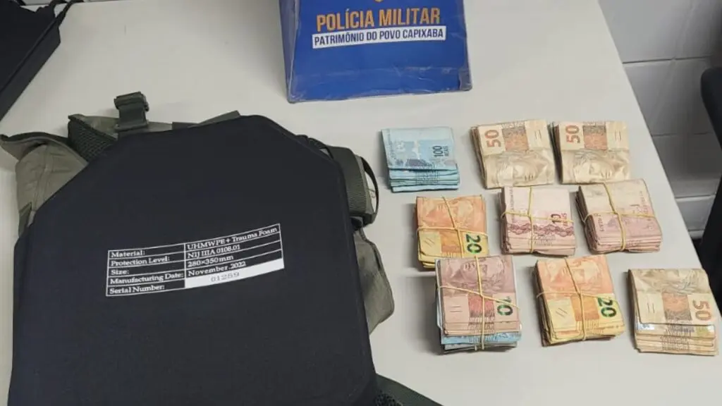 Polícia Militar e Ministério Público em ação integrada prendem traficante do PCC na Serra Operação conjunta da Polícia Militar e MPES prende traficante envolvido com o PCC na Serra