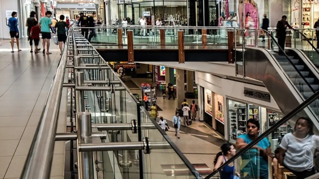 Setores de serviços e varejo impulsionam economia do ES registrando aumento no PIB em 2023 Aumento no PIB do ES